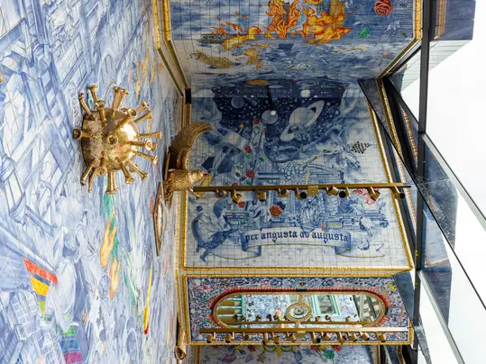 Huis van Delft Delftsblauwe basis met kleurige details